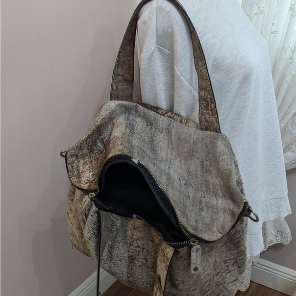 Textured Brown Leather Hand Bag - Picture 5 of 8